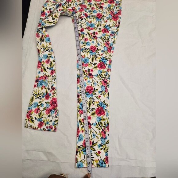 Steve Madden Women's Floral Pant. Size M - Picture 7 of 10